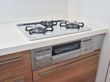 【神奈川県/横浜市鶴見区市場上町】オーベル横浜鶴見  キッチン：三口コンロ