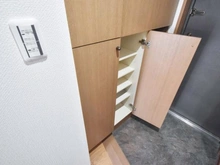 【神奈川県/横浜市鶴見区市場上町】オーベル横浜鶴見  収納：玄関