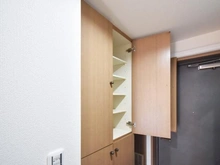 【神奈川県/横浜市鶴見区市場上町】オーベル横浜鶴見  収納：玄関