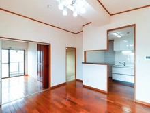 【東京都/稲城市押立】セレーネ多摩川 リビング・ダイニング：（左）洋室