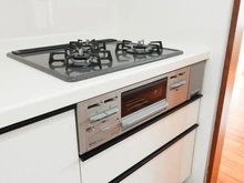 【東京都/稲城市押立】セレーネ多摩川 キッチン：3口コンロ