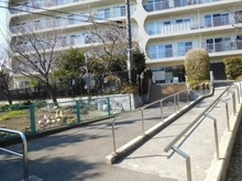 【神奈川県/川崎市多摩区堰】メゾンドール多摩川 アプローチ