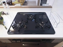 【神奈川県/川崎市多摩区堰】メゾンドール多摩川 キッチン：3口コンロ