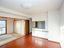 【神奈川県/川崎市宮前区南野川】マイキャッスル鷺沼南 リビング・ダイニング：（左）和室