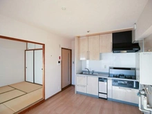 【神奈川県/川崎市中原区宮内】日商岩井武蔵小杉マンション リビング・ダイニング：（左）和室