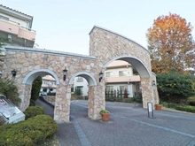 【神奈川県/横浜市都筑区牛久保東】港北ファミールガーデン D棟 アプローチ