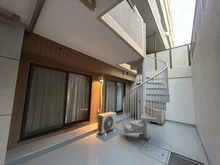 【神奈川県/川崎市中原区上小田中】クレッセント武蔵新城イースト 専用庭：サンクンガーデン