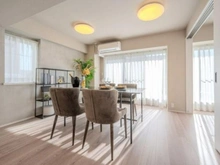 【神奈川県/横浜市神奈川区浦島町】クリオ神奈川新町弐番館 リビング：※家具・調度品は販売価格に含まれておりません