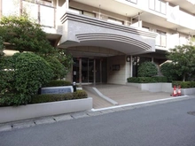 【神奈川県/川崎市高津区新作】ロイヤルシャトー武蔵新城	 エントランス