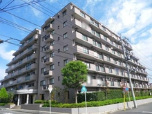 【神奈川県/川崎市高津区子母口】ステイツ武蔵新城市民プラザ通り 外観