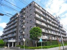 【神奈川県/川崎市高津区子母口】ステイツ武蔵新城市民プラザ通り 外観