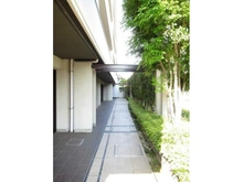 【神奈川県/川崎市中原区上小田中】イニシア武蔵中原 アプローチ