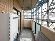 【神奈川県/横浜市鶴見区市場大和町】ナイスアーバン鶴見市場 バルコニー：大規模修繕工事中