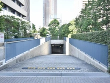 【神奈川県/川崎市中原区中丸子】リエトコート武蔵小杉イーストタワー 敷地内：駐車場入り口