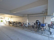 【神奈川県/川崎市中原区木月住吉町】元住吉マンション 駐輪場