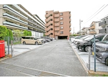 【神奈川県/川崎市高津区下野毛】メイツ武蔵新城 駐車場