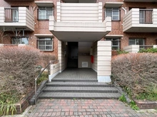 【東京都/国分寺市泉町】西国分寺史跡通り2号棟 アプローチ