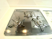 【兵庫県/神戸市東灘区住吉山手】御影グランドハイツ キッチン：三口コンロ