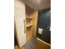 【兵庫県/神戸市東灘区甲南町】オーベルジュ甲南 玄関：玄関横の収納です