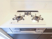 【兵庫県/神戸市東灘区本山中町】パレ・プラス本山 キッチン：三口コンロ