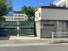 【兵庫県/神戸市東灘区本山南町】本山南パークマンション 神戸市立本山南小学校（現地より約150m）：