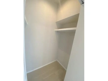 【兵庫県/神戸市東灘区住吉宮町】KiLaLa住吉 収納：洋室部分のウォークインクローゼットです