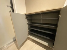 【兵庫県/神戸市東灘区魚崎南町】ライオンズマンション住吉川 玄関：収納部分