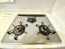 【兵庫県/神戸市東灘区住吉宮町】サンコート住吉駅前 キッチン：三口コンロ