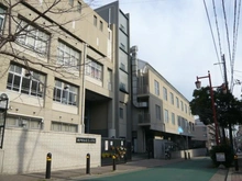 【兵庫県/神戸市灘区桜口町】ルジェンテ・リベル六甲道 神戸市立成徳小学校（現地より約320m）