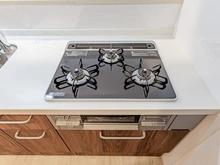 【東京都/江戸川区西葛西】コンテ西葛西 キッチン：三口コンロ