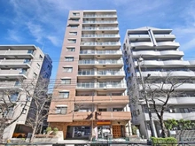 【東京都/江戸川区松江】エクセレント船堀 外観：2002年9月築のマンションです(写真中央)