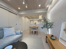【東京都/江戸川区清新町】清新中央ハイツ 1－6号棟 リビング・ダイニング：※家具・調度品等は販売価格に含まれておりません