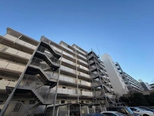 【埼玉県/越谷市赤山町】越谷ファミリータウン D棟 外観