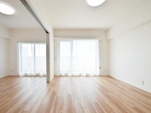 【埼玉県/さいたま市緑区東浦和】ライオンズヒルズ東浦和 リビング・ダイニング：(左)洋室