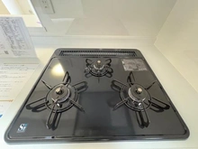 【埼玉県/さいたま市桜区南元宿】浦和南元宿ガーデンハウス壱番館 キッチン：三口コンロ