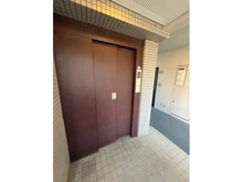 【埼玉県/さいたま市桜区南元宿】浦和南元宿ガーデンハウス壱番館 共用施設：エレベーター