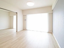 【埼玉県/戸田市川岸】ビィオルド戸田公園 LDK：左：洋室