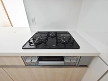 【埼玉県/さいたま市南区鹿手袋】コスモ武蔵浦和エクシード キッチン：3口コンロ