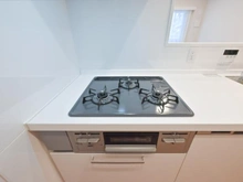 【埼玉県/戸田市下前】リュエル戸田公園 キッチン：三口コンロ