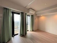 【埼玉県/さいたま市南区沼影】プラウドシティ武蔵浦和ステーションアリーナ 洋室：奥側リビング