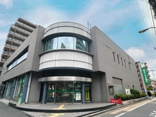 【埼玉県/戸田市下前】グランシンフォニア　WEST棟  埼玉りそな銀行戸田支店（現地より約240m）