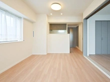 【埼玉県/さいたま市南区内谷】ソルシェ武蔵浦和 リビング・ダイニング：（右）洋室