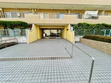 【埼玉県/さいたま市中央区新中里】東海浦和マンション アプローチ