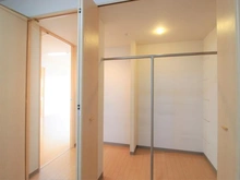 【埼玉県/戸田市美女木北】デュオコート武蔵浦和 収納：ウォークスルークローゼット