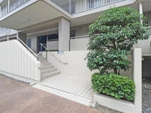 【埼玉県/志木市館】志木ニュータウン東の森壱番街 六号棟 アプローチ