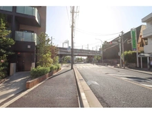 【埼玉県/戸田市川岸】レーベン戸田公園GRANVARIO 前面道路