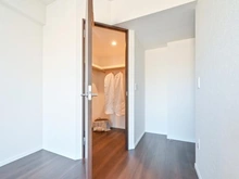 【埼玉県/さいたま市桜区西堀】レーベンリヴァーレ中浦和ファーストレジデンス 洋室：ウォークインクローゼット