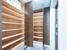 【埼玉県/さいたま市桜区西堀】レーベンリヴァーレ中浦和ファーストレジデンス 玄関