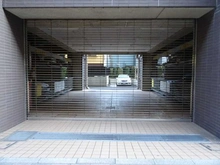 【東京都/世田谷区上馬】グラーサ駒沢大学 駐車場入り口