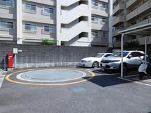 【東京都/世田谷区下馬】ガーデンヴィラ三軒茶屋 駐車場